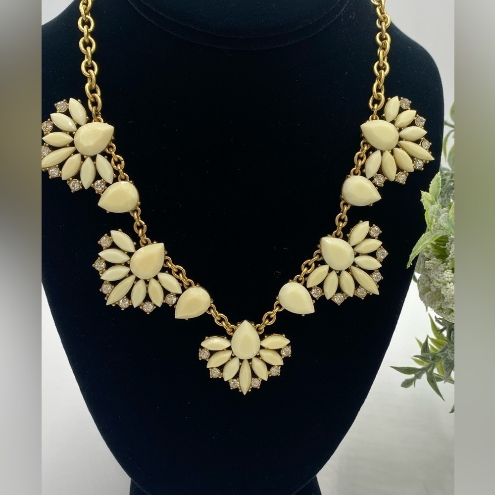 J. Crew women’s Gold Tone‎ Off White Floral Resin Stone Statement Necklace